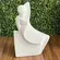 Escultura Decorativa Mulher em Polirresina Branco 27x19cm