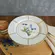 Prato de Bolo com Pé Cerâmica Heritage Relevo Floral 20,5 cm