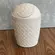 Lixeira Plástico Estilo Rattan Classic Basculante Cinza 4,2L