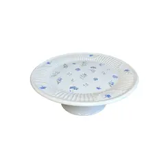 Prato de Bolo Com Pé em Cerâmica Relevado Azul e Branco Campestre P 20,5cm