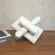 Escultura Decorativa Anéis Entrelaçados em Poliresina Branca 21,5x18,5cm