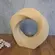Escultura Decorativa Orgânica em Poliresina Bege Anel Torcido 21 cm